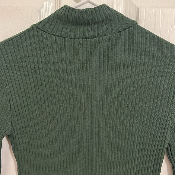 Reformation Ribbed Knit Leia Mock Turtleneck Top in Sage Gren New Size Small - Picture 8 of 11